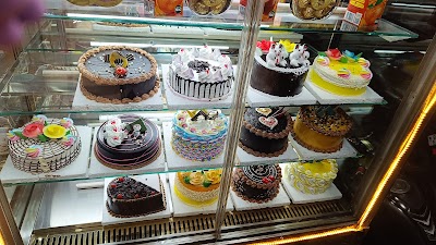 BAKEFN86WW2R_HAPPY_BIRTHDAY_CAKE_PLACE_ChIJCZIdYvpD8jkR6Br-C5CHJbY_4