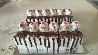 BAKEJP64NAZ4_Vansh_Bakery___Cafe_ChIJPx7WSlYj8jkR5lIazCf55cM_6