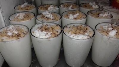 COFFP1A6TL4M_Ganauri_Lassi___Tea_With_cold_drink_ChIJKYuRinkb8jkRcy70fPGO0Ts_1