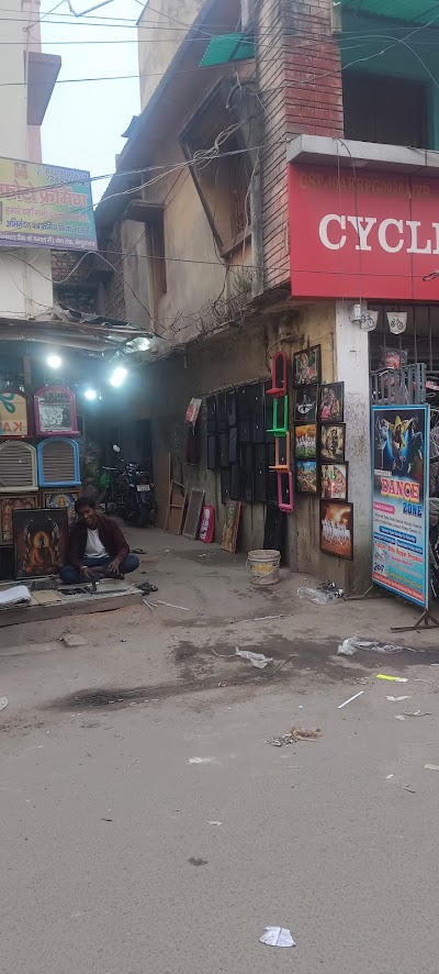 DANCERUDTULW_Dance_zone_ChIJL10rLWEb8jkR3rf_wOxeSdM_1