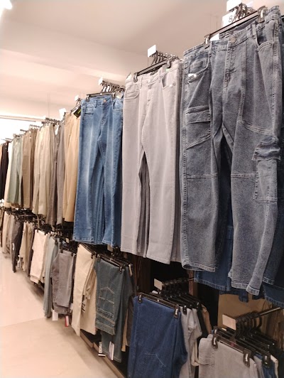 GYMF2BA84K7E_V-Mart_-_Begusarai_ChIJ5UJG7Sob8jkRVyKN7iWhwmc_10