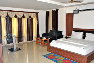 LAUN0CYHXE7U_HOTEL_KDM_PALACE_ChIJH7UtRMsa8jkRaIoo2qdSWPc_2