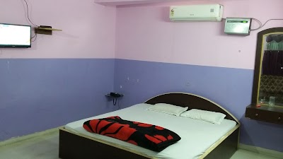 LAUNXO6XHRXG_Hotel_Manoj_Palace_ChIJYaMSvTYq8jkRP1D6E1Xf8mg_2