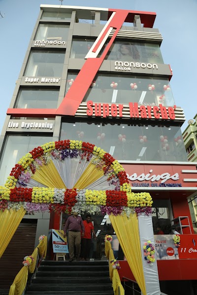 LAUNXZMWOYP1_11_Crossings_ChIJzZS9cqtX7TkRhOMPO072HlA_1