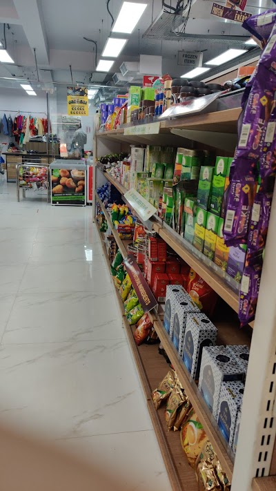 LAUNXZMWOYP1_11_Crossings_ChIJzZS9cqtX7TkRhOMPO072HlA_8