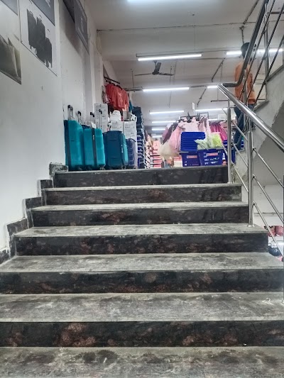 LAUNZ9HZ9WLN_Vishal_mega_mart_ChIJo-faY8sa8jkREHFAdKSpbBw_7