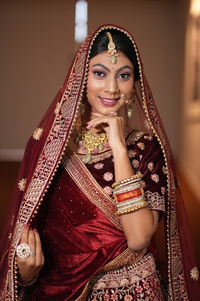 PARL9ZOE1U4A_Mini_makeup_artist_ChIJvTAZUgBB8jkRYraHfAIYfns_3