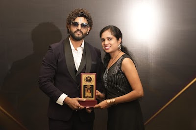 PARL9ZOE1U4A_Mini_makeup_artist_ChIJvTAZUgBB8jkRYraHfAIYfns_9