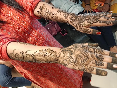 PARLK4GXFFKJ_Naturals_Salon_ChIJcQfEX0Yb8jkRAiNkC2Ir7UY_9