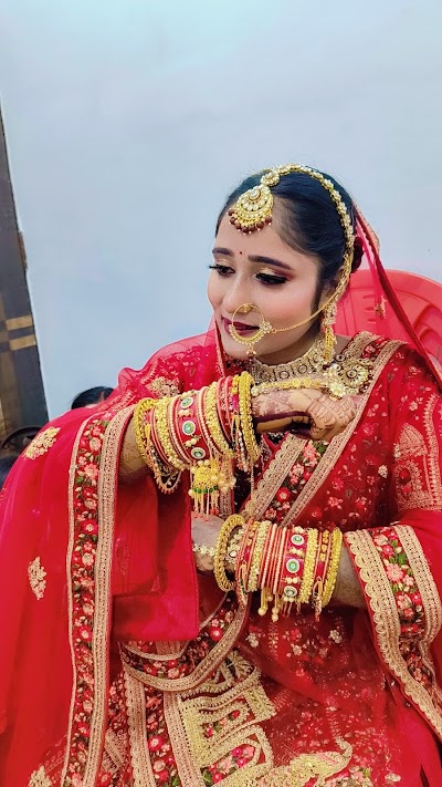 PARLTM7BZK7L_The_Beauty_World_ChIJdXau41Ej8jkRO_LVgrAfKmw_4