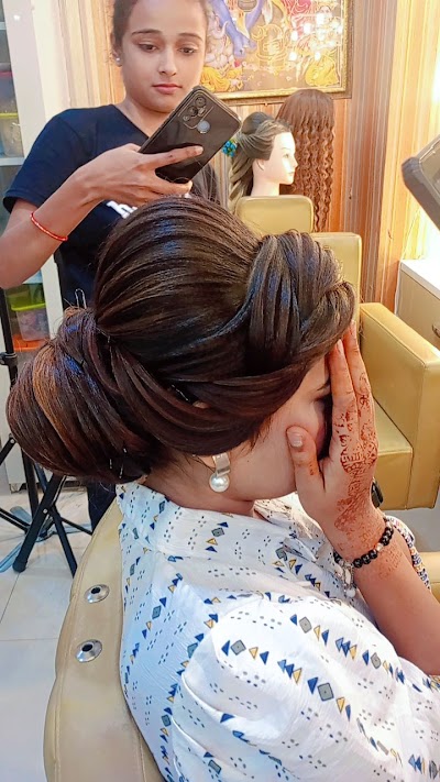 PARLTM7BZK7L_The_Beauty_World_ChIJdXau41Ej8jkRO_LVgrAfKmw_5