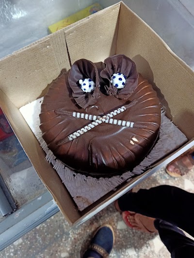 PARLUS8PBLAC_Royal_ice-cream_parlour_ChIJibL064Aj8jkRnhnsmQF8DNE_4