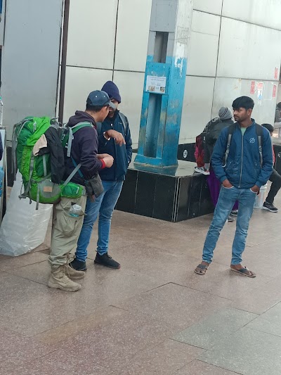 SCHODFI66Z3Z_Rahatpur_Middle_School_ChIJS5r5kR0i8jkRMRWLr391_Z0_8