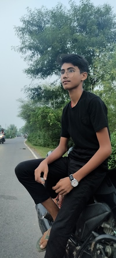 SCHOQOY9CKLU_Primary_school_Bataspur_ChIJe3GE_jMn8jkRAj76dAPge3k_6