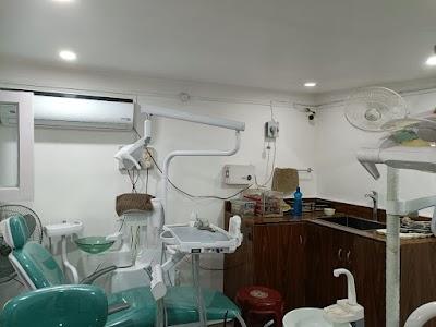 DENTX2RAC037_Dr_Ashish_S_and_Rajni_B_-_Maa_Gayatri_Dental_Clinic_-_RCT_and_Implant_Specialist_ChIJI0xYhssa8jkRGB7Sf0Zcoew_1