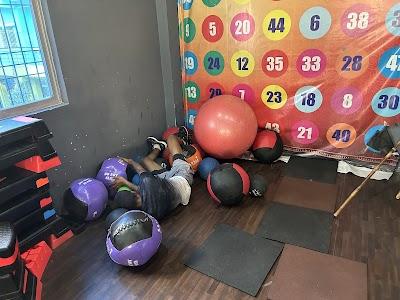 YOGAIJ5D7CO7_Fitness_Arena__unisex_gym___ChIJuTE2sp8j8jkRpGyxTv-xiVM_3