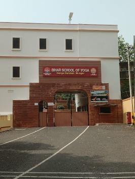 YOGAIQP8F080_Bihar_School_of_Yoga_ChIJM-q_6QLv8TkR1rqWoqpZrCE_1